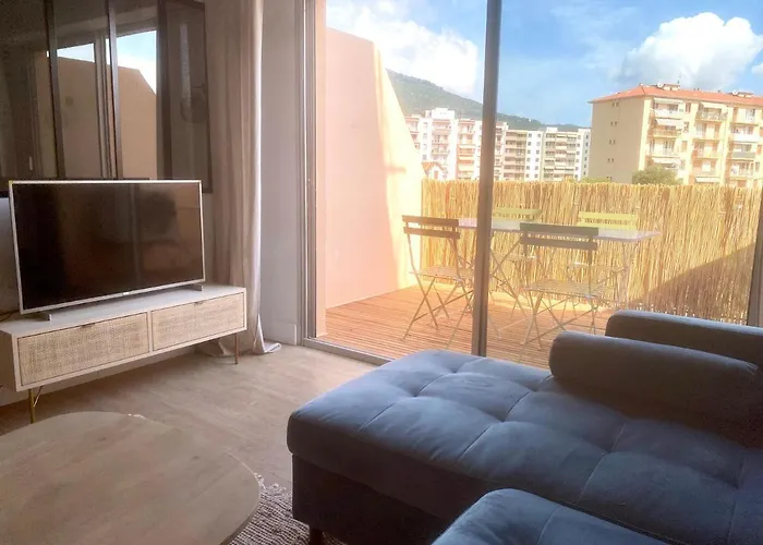 Superbe T2 équipé proche centre ville Ajaccio avec parking